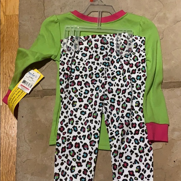 🔴Girls sleep set size 2t - Picture 4 of 4